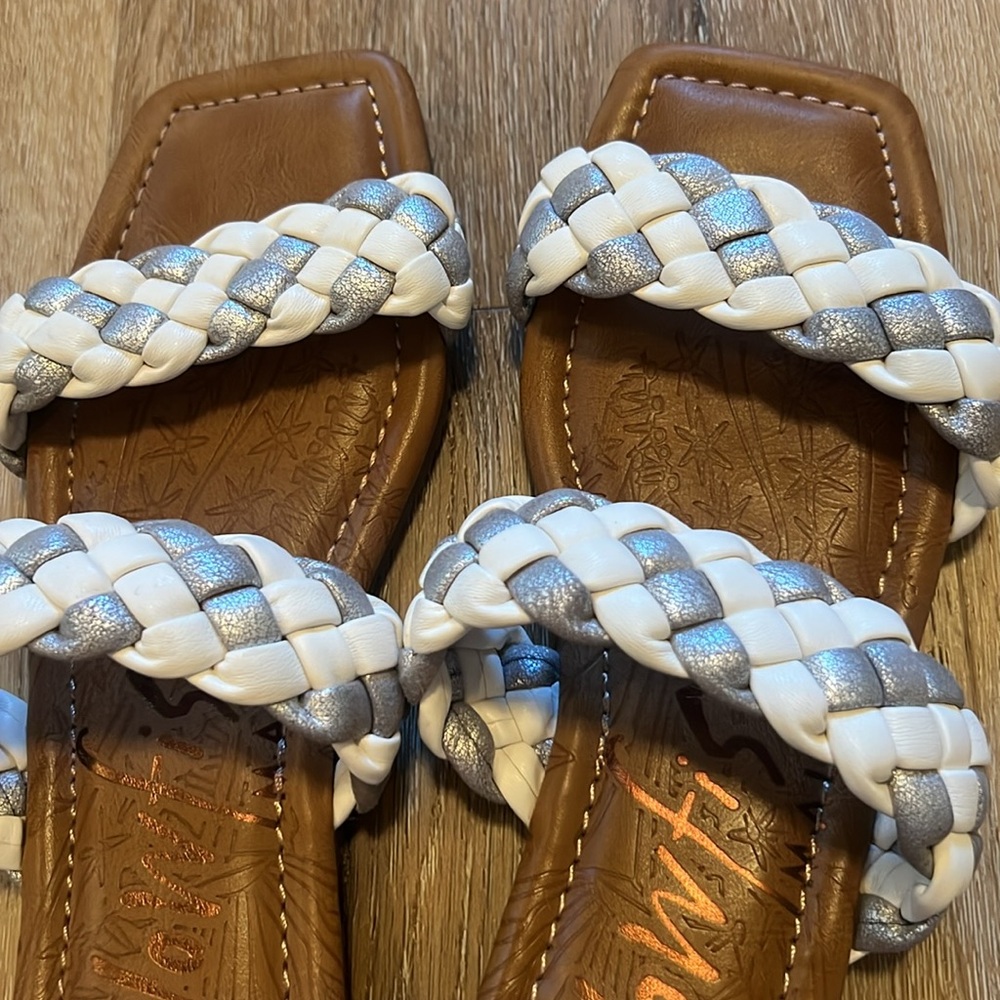 Blowfish Womens White & Silver Braided Strap Faux Leather Sandals Shoe Size 8 - Picture 7 of 7